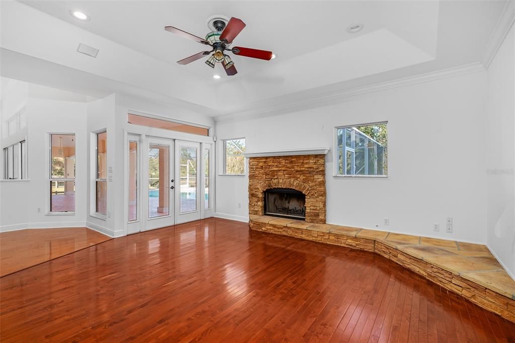 En Venta: $775,000 (4 camas, 3 baños, 3471 Pies cuadrados)