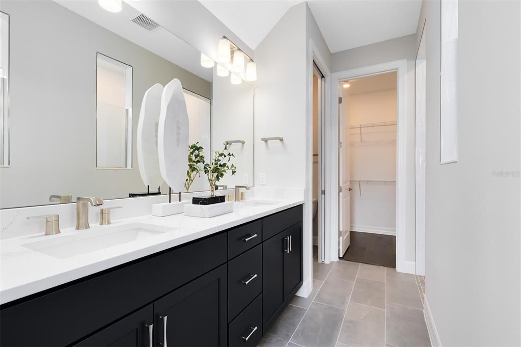 合同活跃: $536,220 (4 贝兹, 3 浴室, 2894 平方英尺)