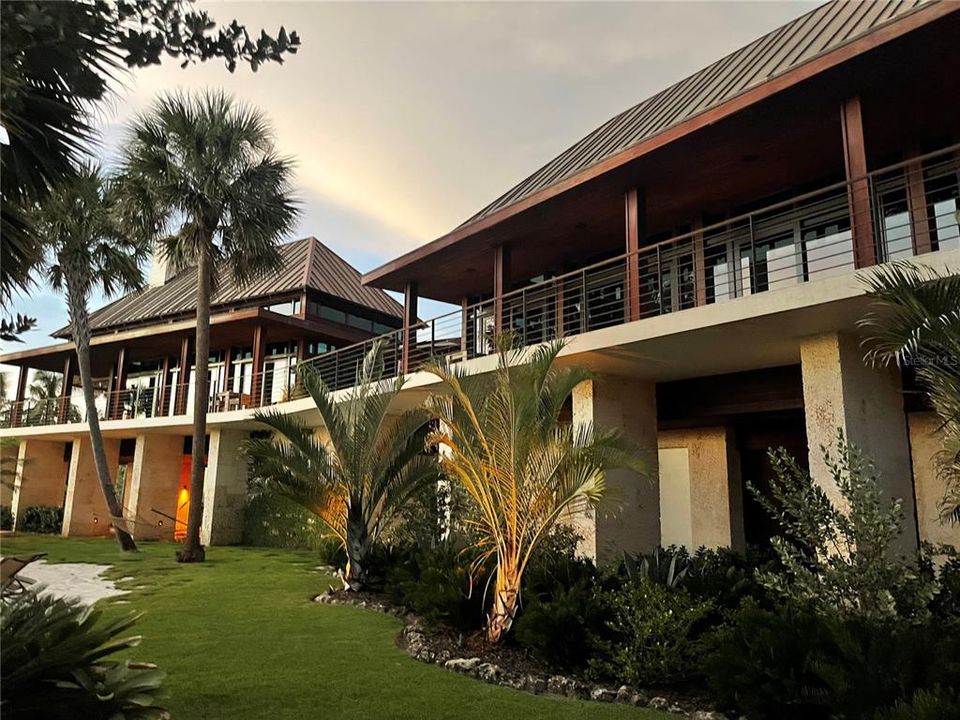 Recently Sold: $20,000,000 (7 beds, 8 baths, 9622 Square Feet)