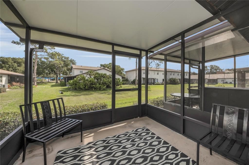 合同活跃: $149,500 (1 贝兹, 1 浴室, 593 平方英尺)