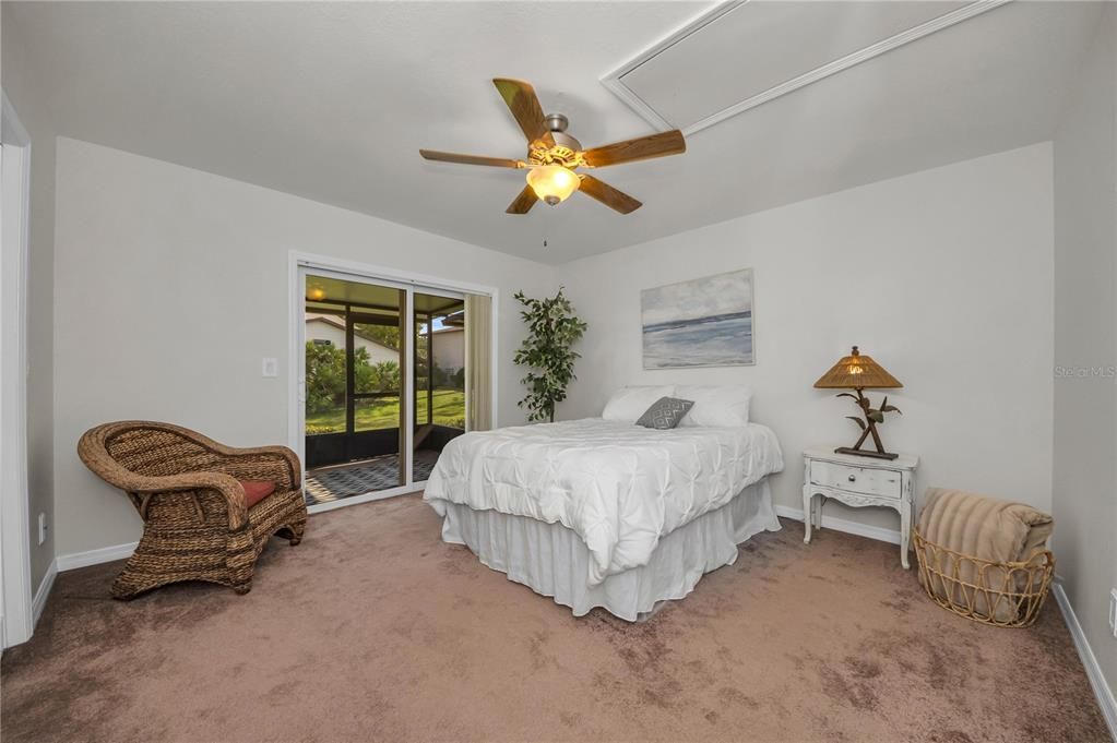 合同活跃: $149,500 (1 贝兹, 1 浴室, 593 平方英尺)