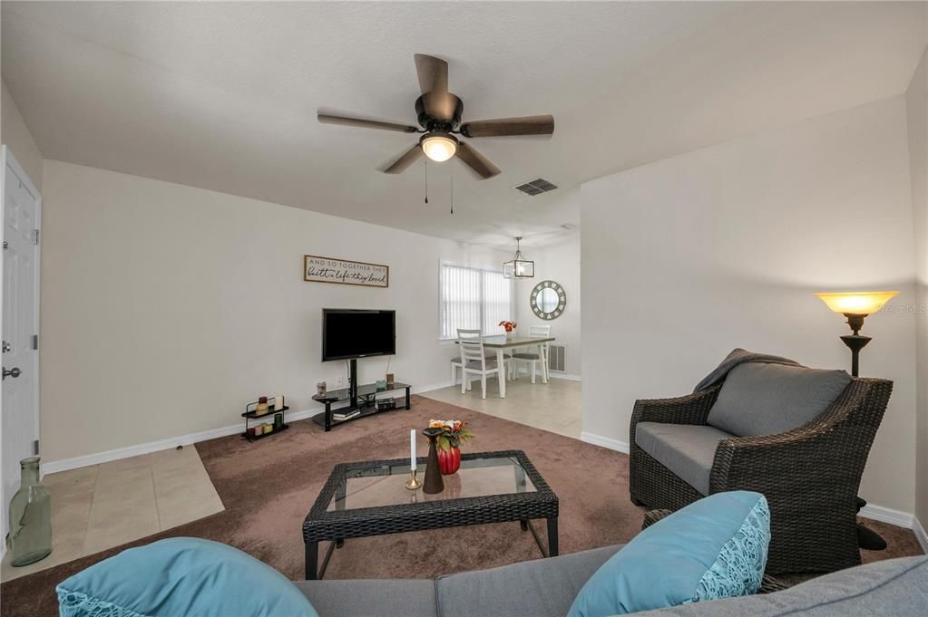 合同活跃: $149,500 (1 贝兹, 1 浴室, 593 平方英尺)