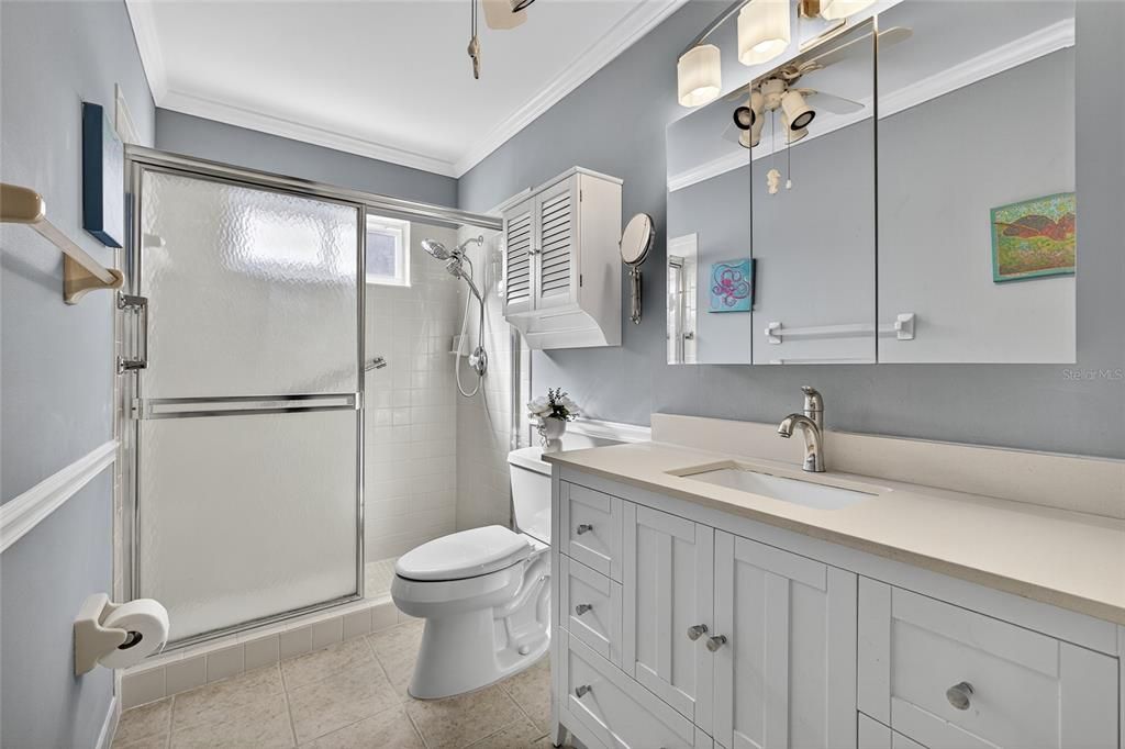 Activo con contrato: $219,999 (2 camas, 2 baños, 1383 Pies cuadrados)