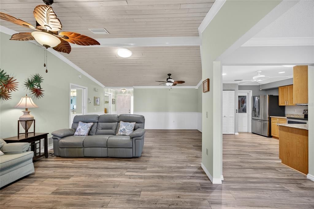 Activo con contrato: $219,999 (2 camas, 2 baños, 1383 Pies cuadrados)