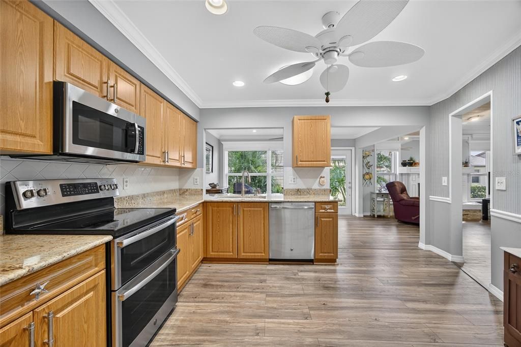 Activo con contrato: $219,999 (2 camas, 2 baños, 1383 Pies cuadrados)