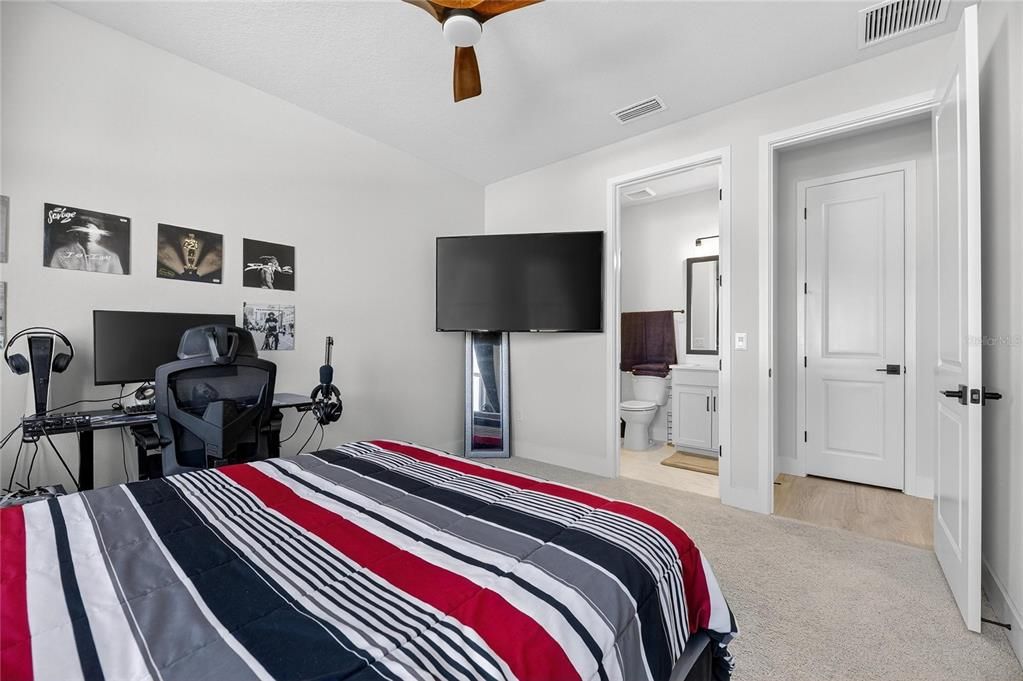 For Sale: $560,000 (4 beds, 3 baths, 2213 Square Feet)