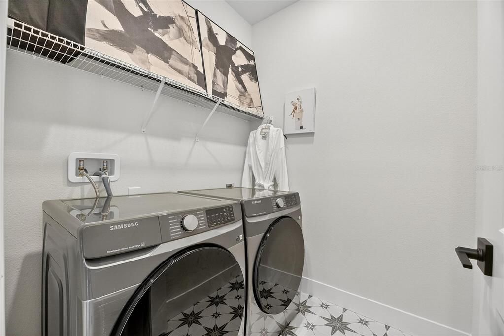 For Sale: $560,000 (4 beds, 3 baths, 2213 Square Feet)