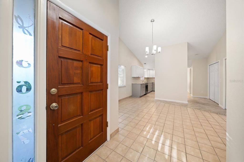 Activo con contrato: $389,000 (3 camas, 2 baños, 1584 Pies cuadrados)