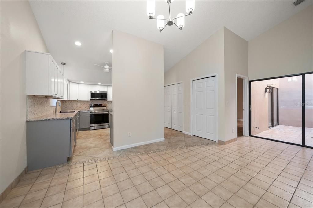 Activo con contrato: $389,000 (3 camas, 2 baños, 1584 Pies cuadrados)