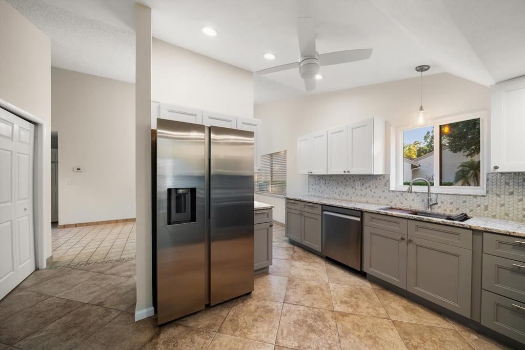 Activo con contrato: $389,000 (3 camas, 2 baños, 1584 Pies cuadrados)