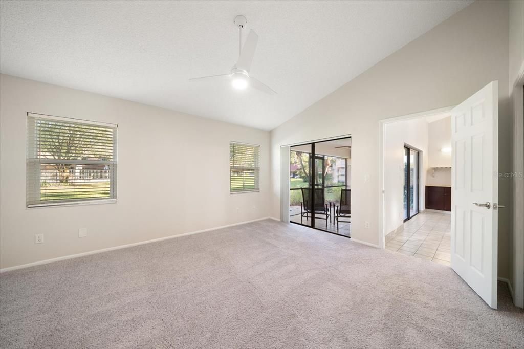 Activo con contrato: $389,000 (3 camas, 2 baños, 1584 Pies cuadrados)