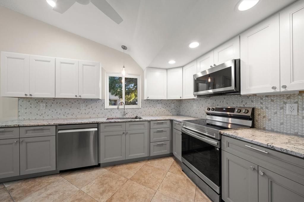 Activo con contrato: $389,000 (3 camas, 2 baños, 1584 Pies cuadrados)