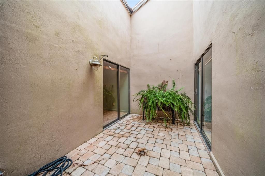 Activo con contrato: $389,000 (3 camas, 2 baños, 1584 Pies cuadrados)