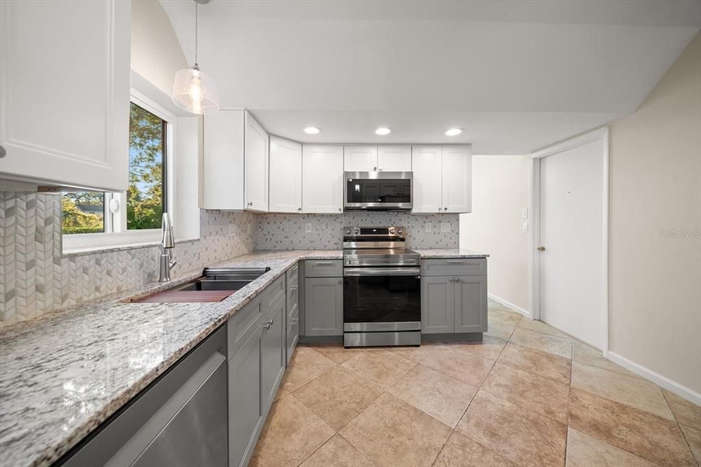 Activo con contrato: $389,000 (3 camas, 2 baños, 1584 Pies cuadrados)