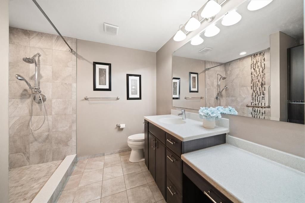 Activo con contrato: $389,000 (3 camas, 2 baños, 1584 Pies cuadrados)