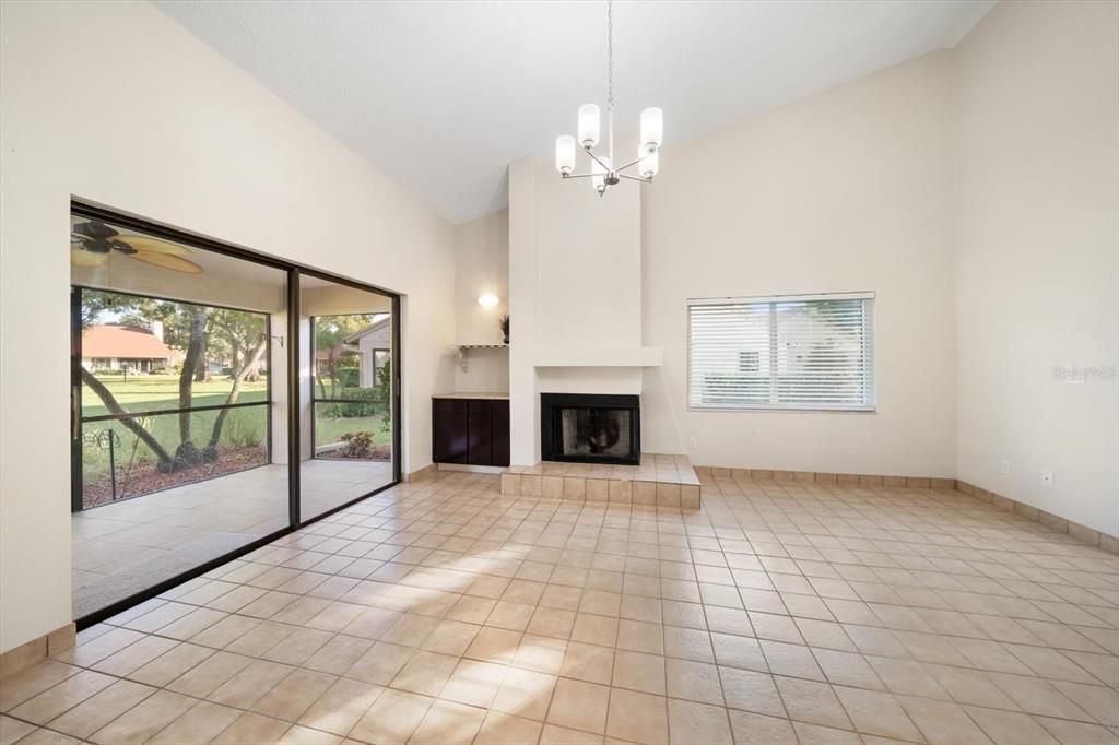 Activo con contrato: $389,000 (3 camas, 2 baños, 1584 Pies cuadrados)