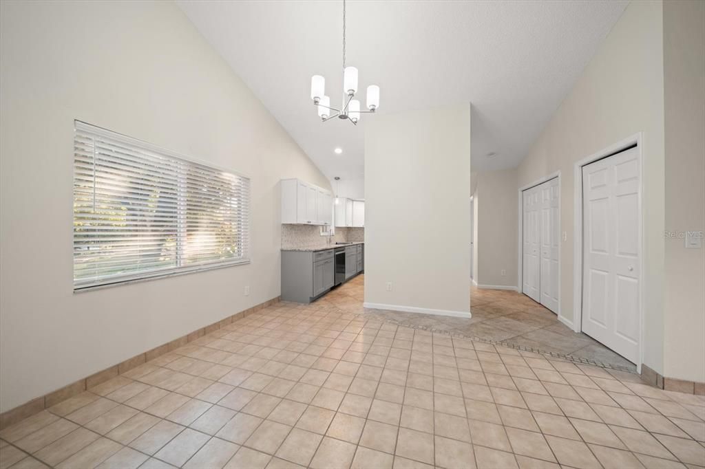 Activo con contrato: $389,000 (3 camas, 2 baños, 1584 Pies cuadrados)