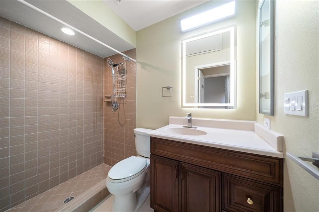 Activo con contrato: $389,000 (3 camas, 2 baños, 1584 Pies cuadrados)