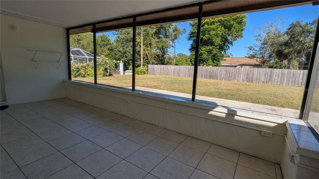 Active With Contract: $1,585 (3 beds, 2 baths, 1250 Square Feet)