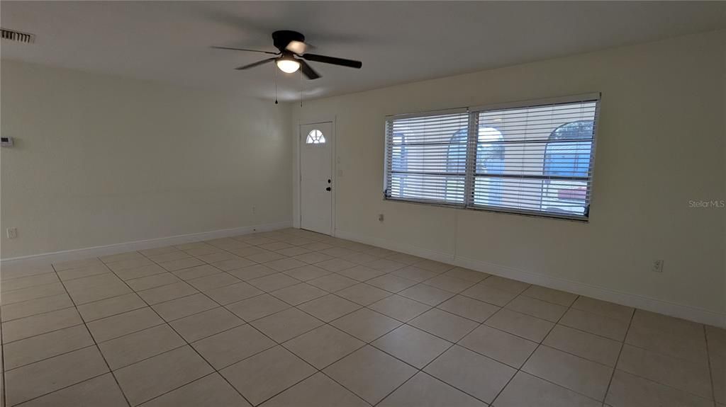 Active With Contract: $1,585 (3 beds, 2 baths, 1250 Square Feet)