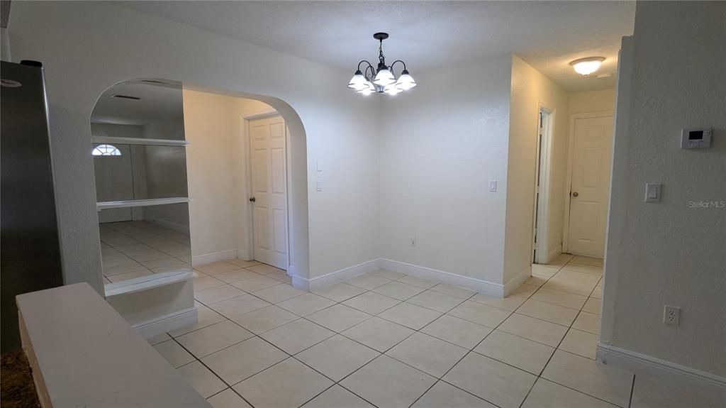 Active With Contract: $1,585 (3 beds, 2 baths, 1250 Square Feet)