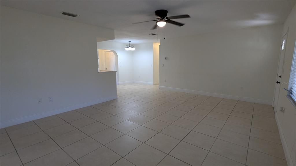 Active With Contract: $1,585 (3 beds, 2 baths, 1250 Square Feet)