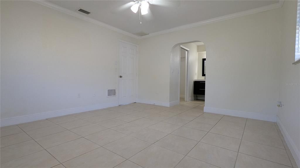 Active With Contract: $1,585 (3 beds, 2 baths, 1250 Square Feet)