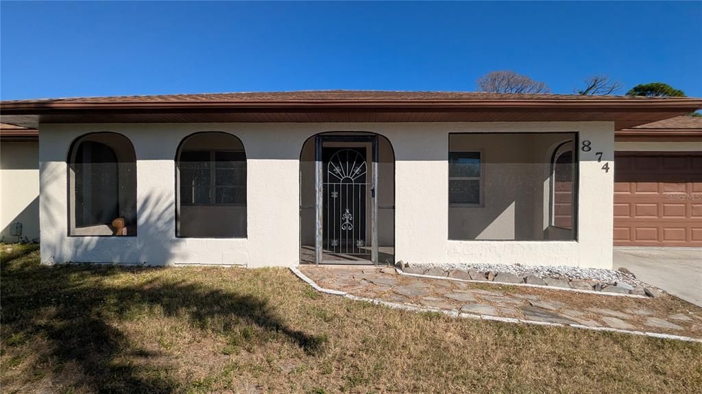 Active With Contract: $1,585 (3 beds, 2 baths, 1250 Square Feet)