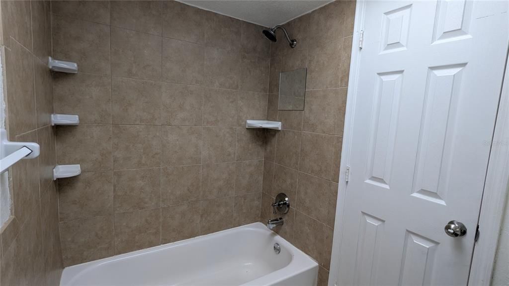 Active With Contract: $1,585 (3 beds, 2 baths, 1250 Square Feet)