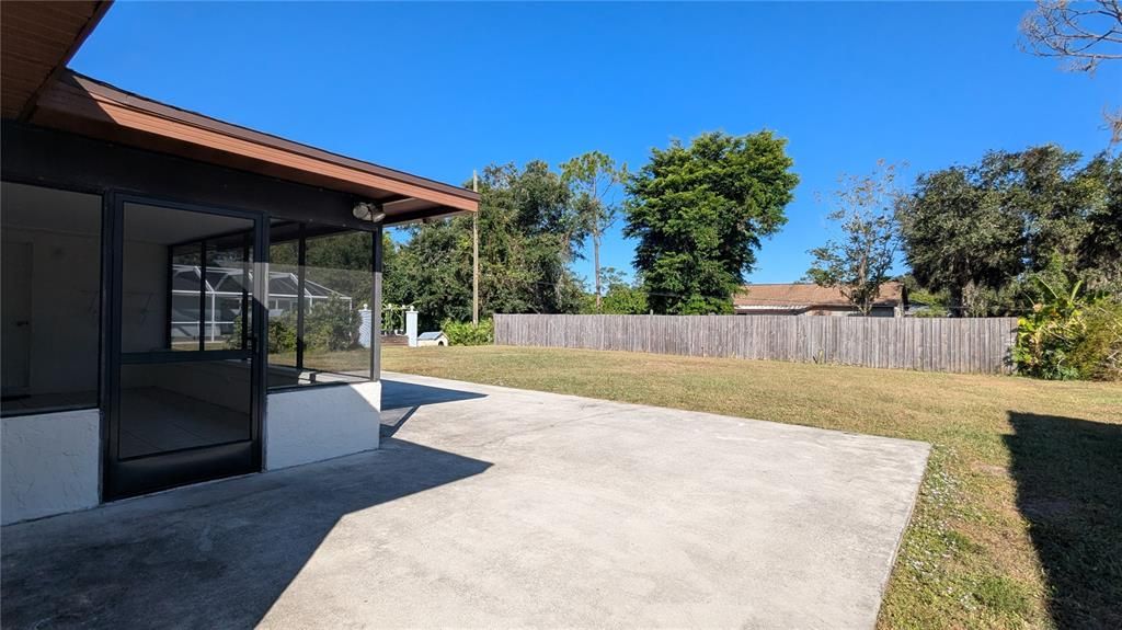 Active With Contract: $1,585 (3 beds, 2 baths, 1250 Square Feet)