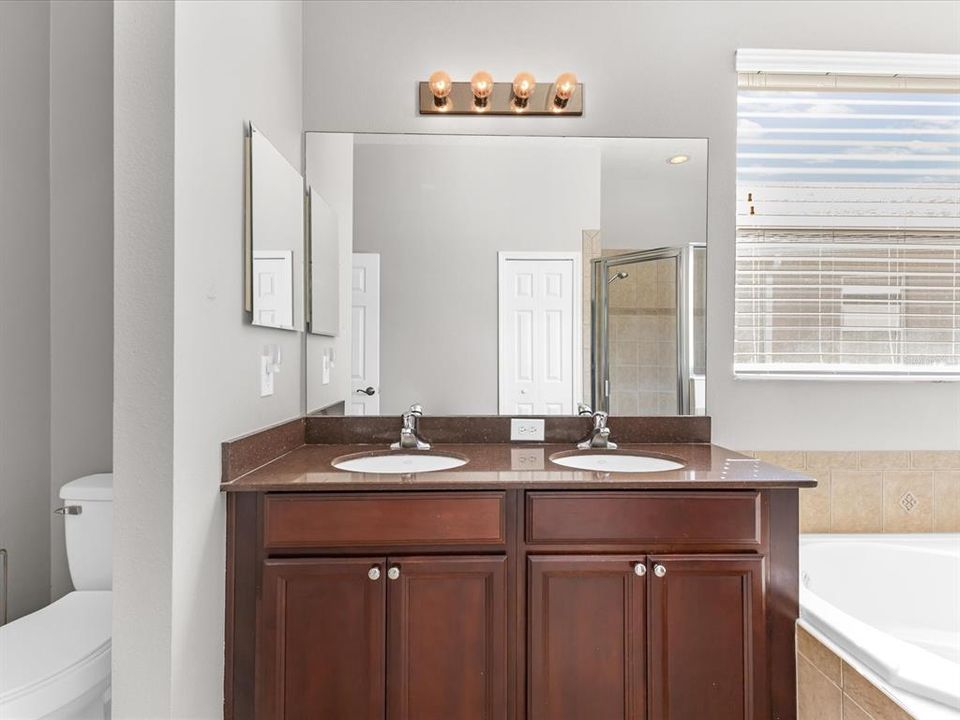 En Venta: $295,000 (3 camas, 2 baños, 1661 Pies cuadrados)