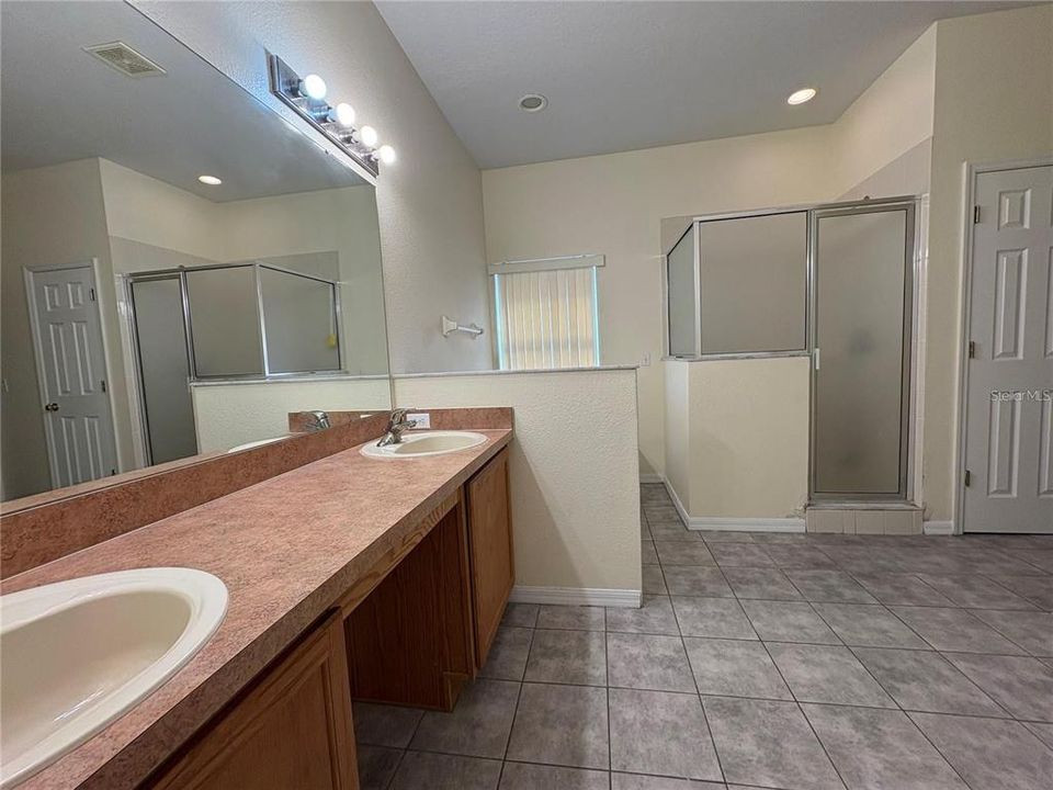 For Sale: $349,000 (3 beds, 3 baths, 2338 Square Feet)