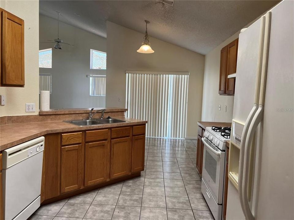 For Sale: $349,000 (3 beds, 3 baths, 2338 Square Feet)