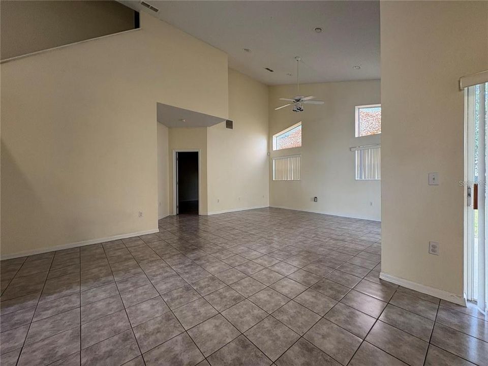 For Sale: $349,000 (3 beds, 3 baths, 2338 Square Feet)