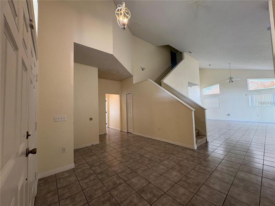 For Sale: $349,000 (3 beds, 3 baths, 2338 Square Feet)