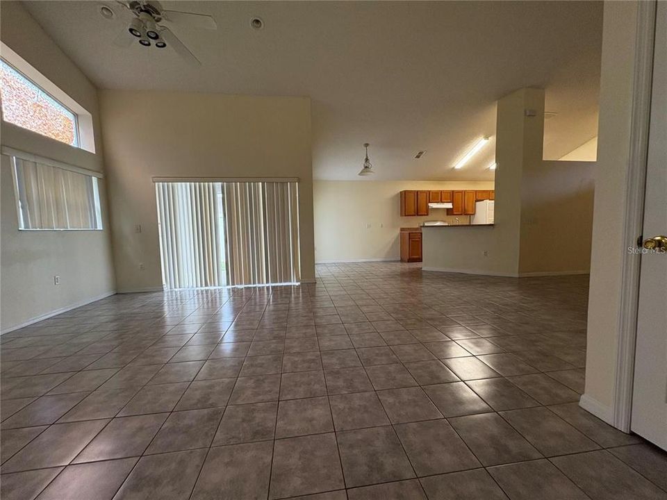 For Sale: $349,000 (3 beds, 3 baths, 2338 Square Feet)