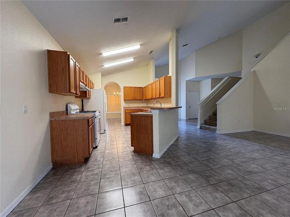 For Sale: $349,000 (3 beds, 3 baths, 2338 Square Feet)