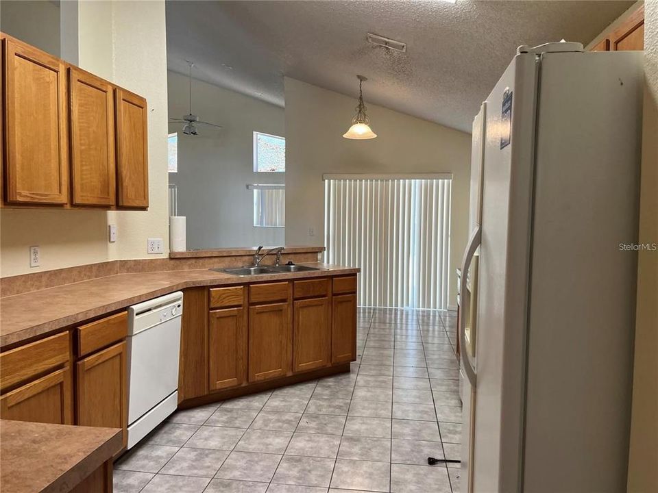 For Sale: $349,000 (3 beds, 3 baths, 2338 Square Feet)