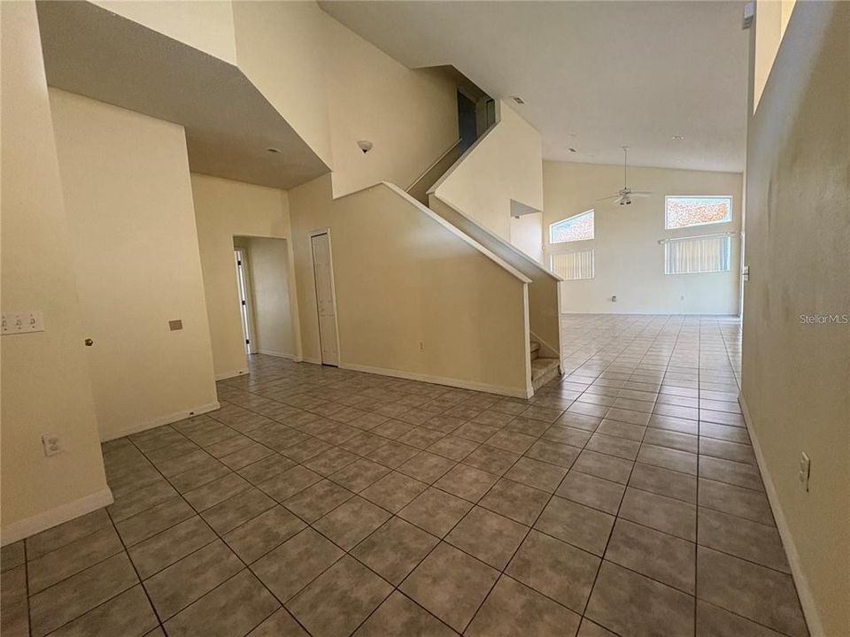 For Sale: $349,000 (3 beds, 3 baths, 2338 Square Feet)