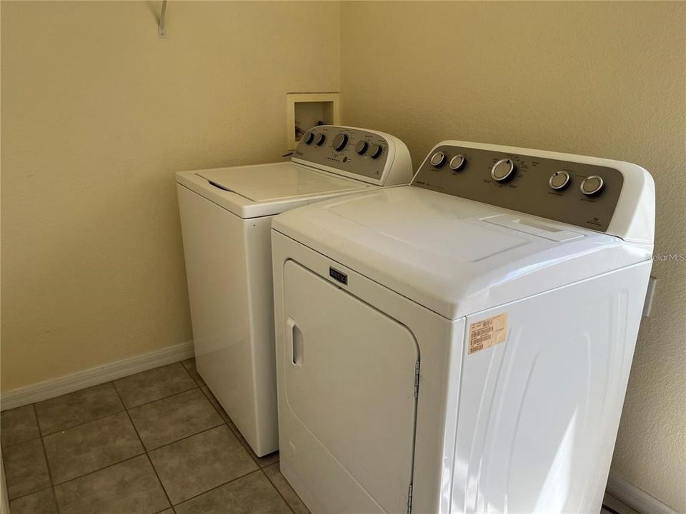 For Sale: $349,000 (3 beds, 3 baths, 2338 Square Feet)