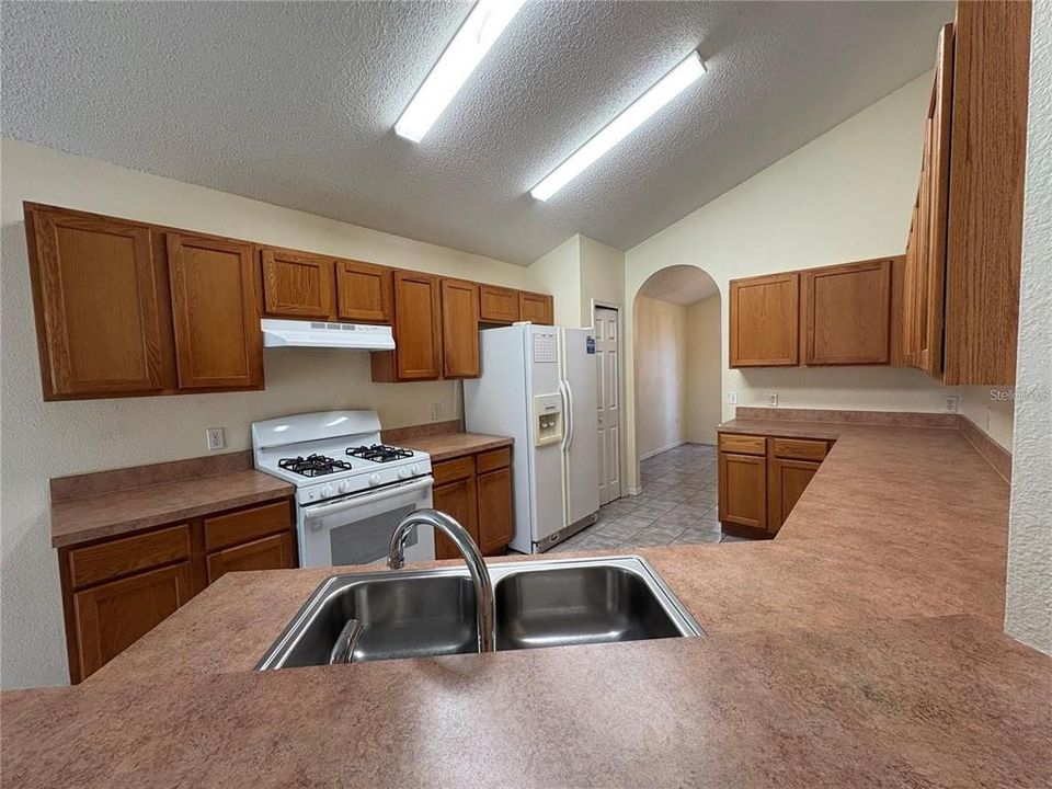 For Sale: $349,000 (3 beds, 3 baths, 2338 Square Feet)