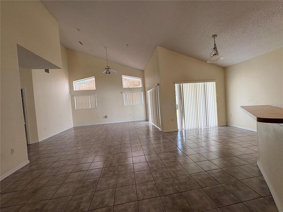 For Sale: $349,000 (3 beds, 3 baths, 2338 Square Feet)