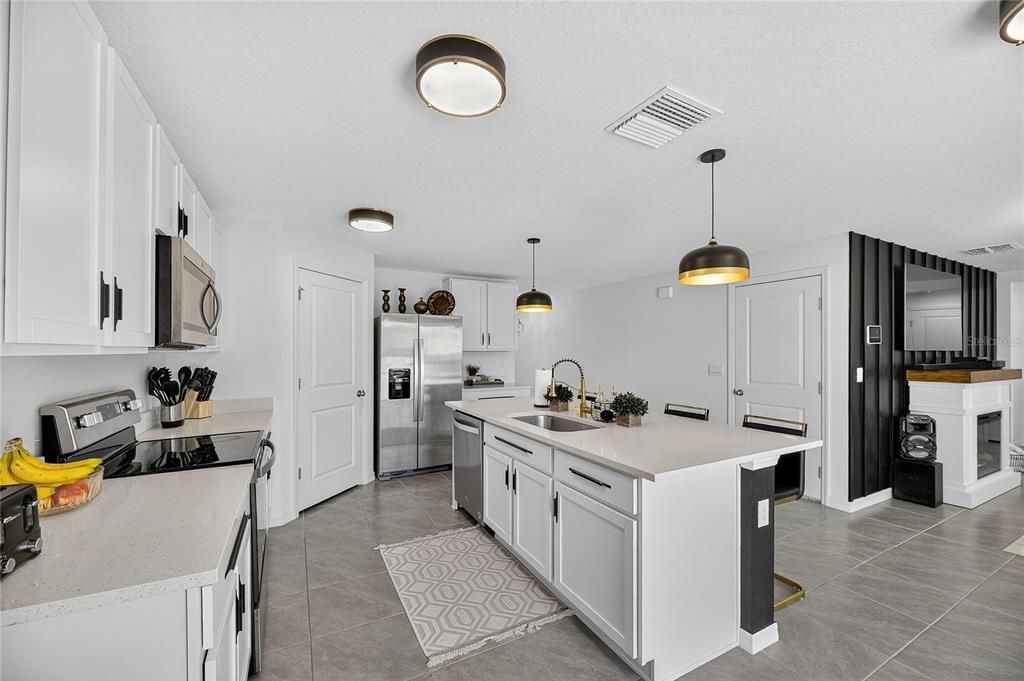 待售: $379,900 (4 贝兹, 3 浴室, 2435 平方英尺)