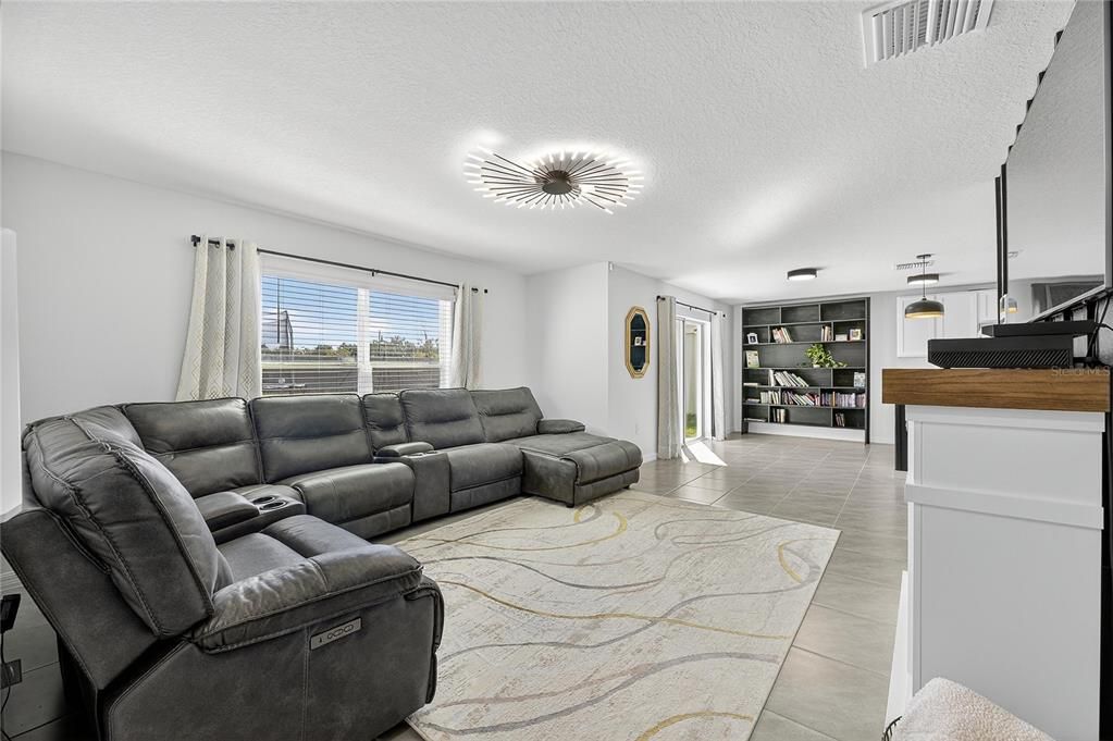 待售: $379,900 (4 贝兹, 3 浴室, 2435 平方英尺)