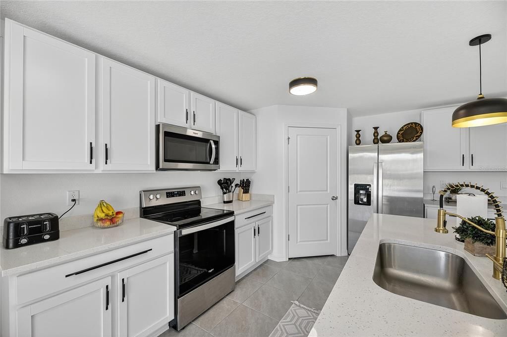 待售: $379,900 (4 贝兹, 3 浴室, 2435 平方英尺)