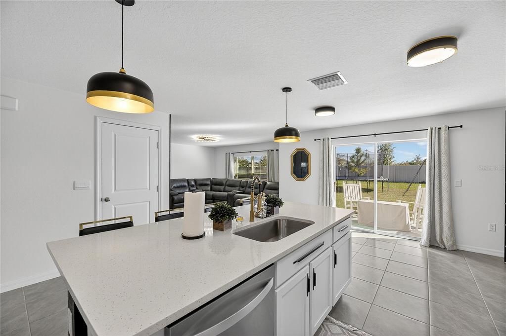 待售: $379,900 (4 贝兹, 3 浴室, 2435 平方英尺)