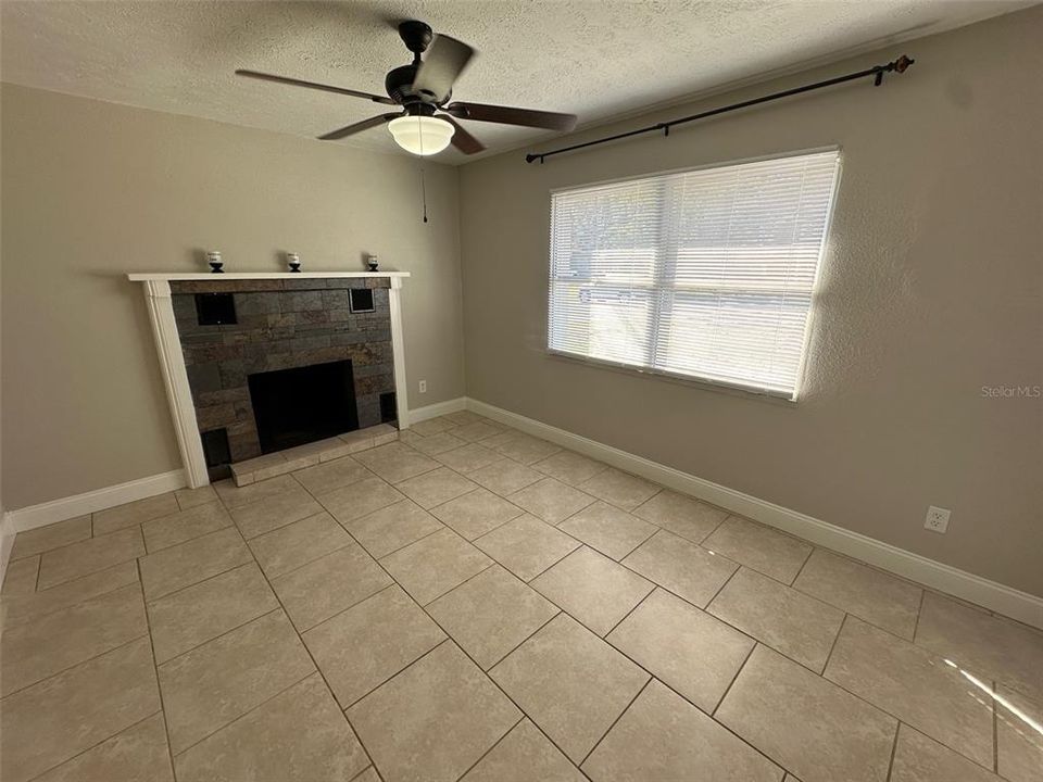 For Sale: $299,900 (4 beds, 2 baths, 1522 Square Feet)