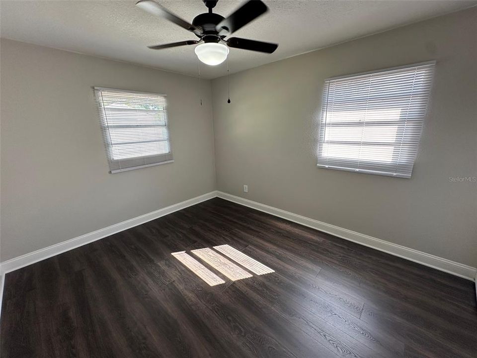 For Sale: $299,900 (4 beds, 2 baths, 1522 Square Feet)