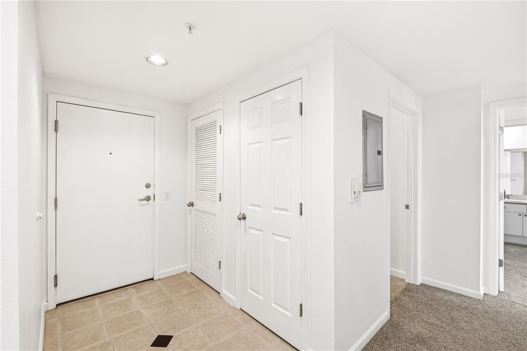 For Sale: $329,000 (2 beds, 2 baths, 1148 Square Feet)