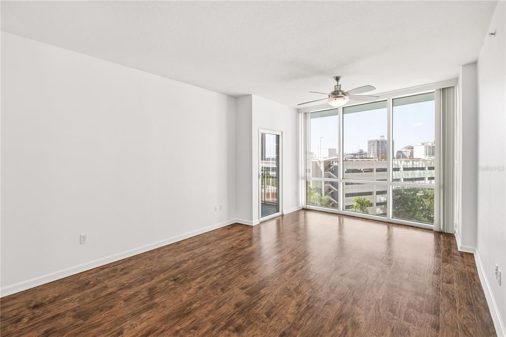 For Sale: $329,000 (2 beds, 2 baths, 1148 Square Feet)